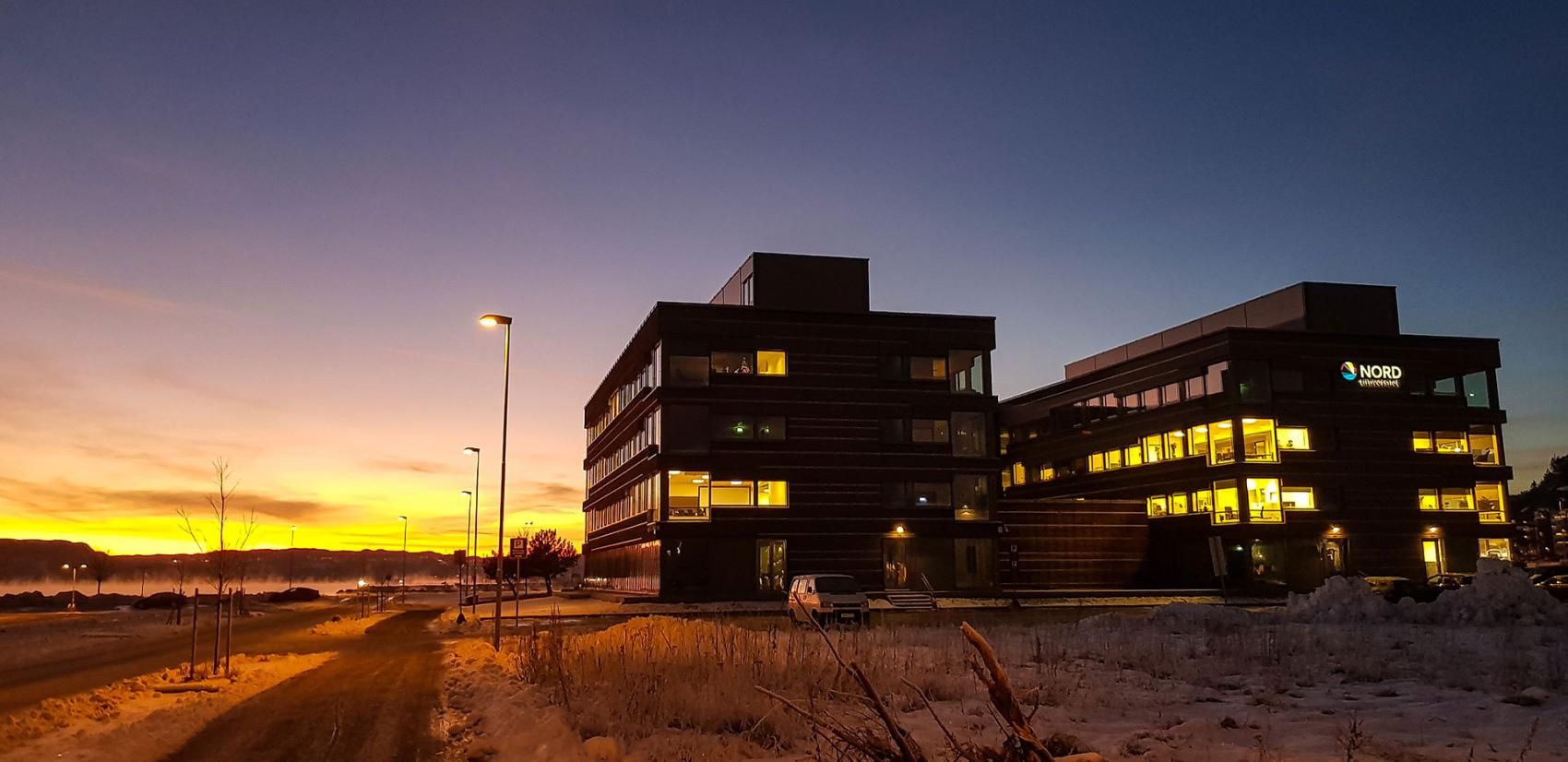Stjørdal campus i solnedgang